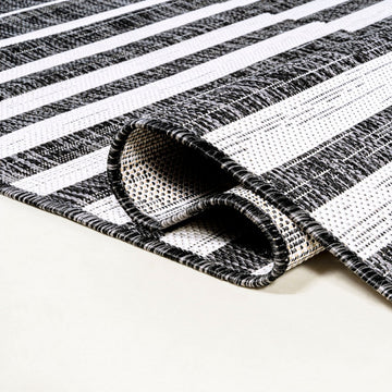 Sukie Modern Offset Stripe Indoor/outdoor Area Rug